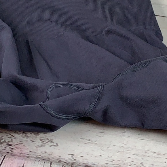 lululemon navy crop Capri ruched side leggings size 6 - Picture 7 of 12